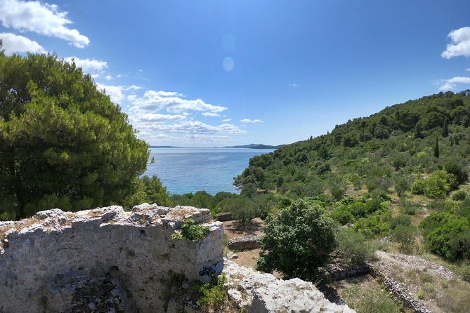 From Zadar: Private full day sailing tour - Osljak and Ugljan for time ashore