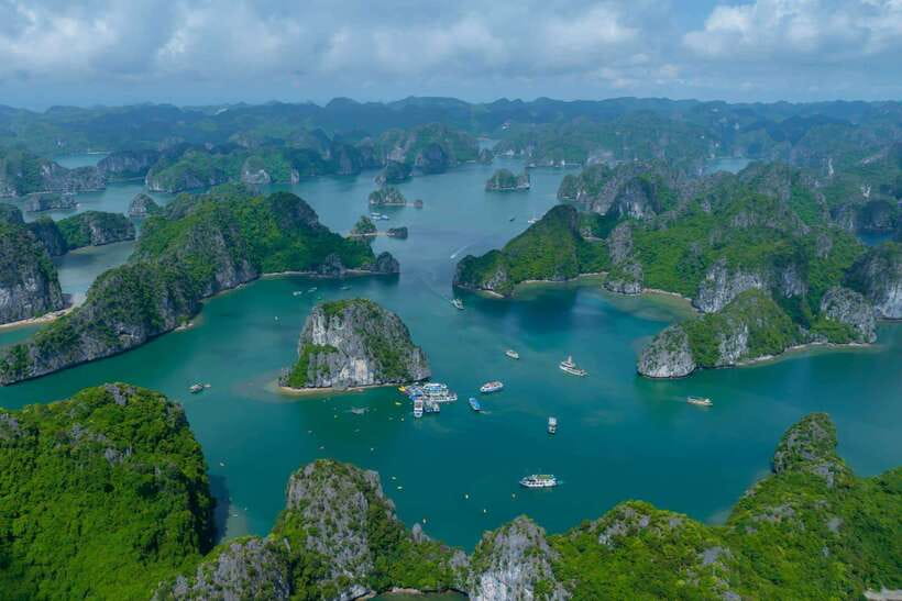 Full Day Boat Tour explore Cat Ba Archipelago & Lan Ha Bay - Kayaking through lagoons, tunnels, and cave country