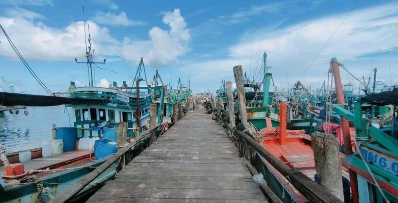 Full Day City Tour with A Boat Trip to 2 Islands - Otres Pier And The Traditional Fishing Boat