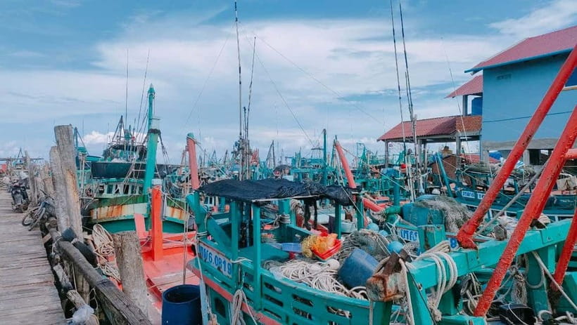 Full Day City Tour with A Boat Trip to 2 Islands - Koh Takeiv And The Main Beach Break