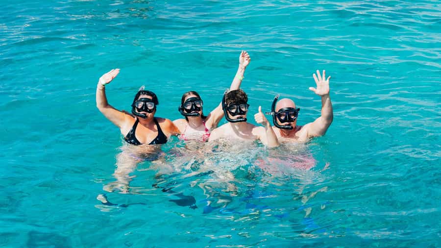 Gili Trawangan: 3 Gili Islands Turtle Snorkel Cruise w/ BBQ - Crew Support And Safety On The Water