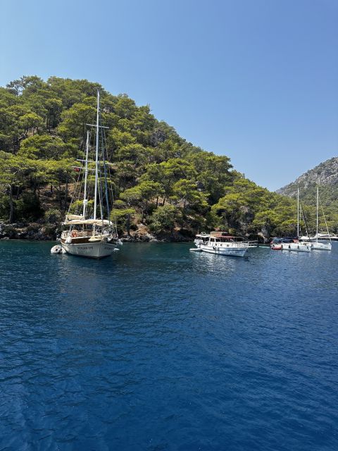 Gocek: Yacht Trip and 12 Island Full-Day Tour with Lunch - Hamam Bay: Lunch beside submerged ruins