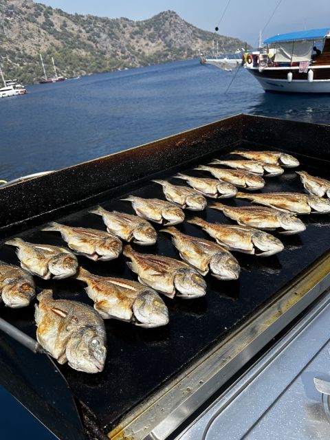 Gocek: Yacht Trip and 12 Island Full-Day Tour with Lunch - Tersane Bay and the largest island in the gulf
