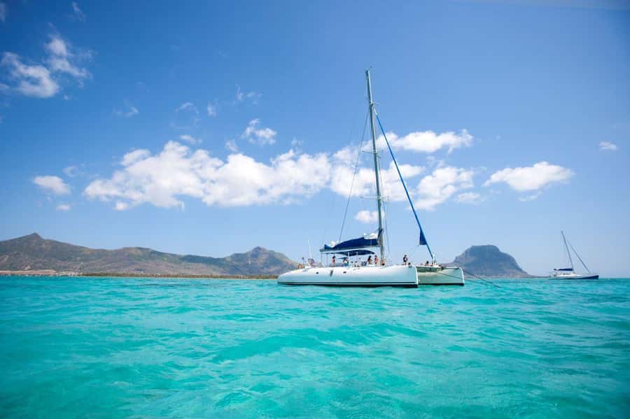 Grand Baie: Catamaran 3 Islands Cruise & Lunch on the Island - Key points before you book