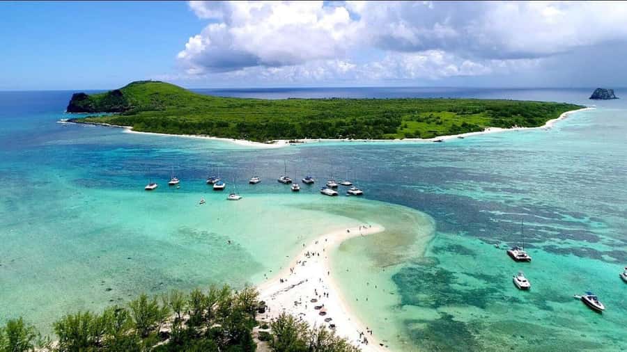 Grand Baie: Catamaran 3 Islands Cruise & Lunch on the Island - Who will enjoy this cruise most?