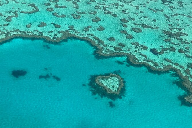 Great Barrier Reef and Whitsunday Islands Tour - Whitehaven Beach and its remarkable sand