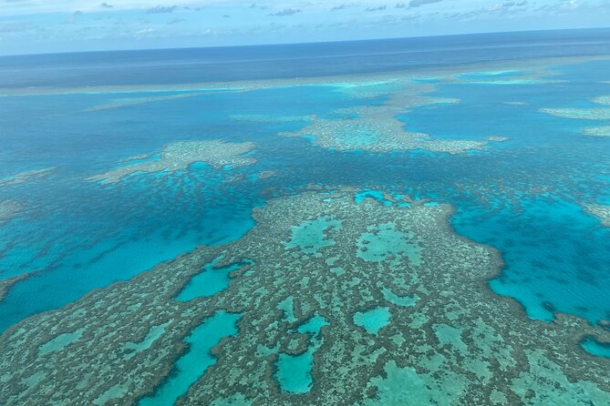 Great Barrier Reef and Whitsunday Islands Tour - A guaranteed window seat changes the experience