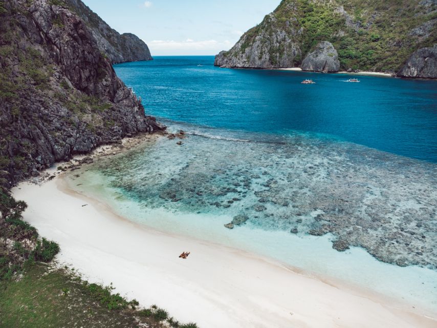 Half-Day Seasation Premium Speedboat Group Island Hopping - Cadlao Lagoon, Helicopter Island, and Small Lagoon