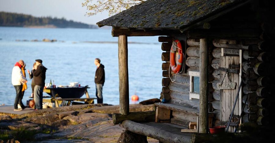 Helsinki: Archipelago RIB Boat Tour with BBQ Lunch and Sauna - Best guides and the human side of the trip