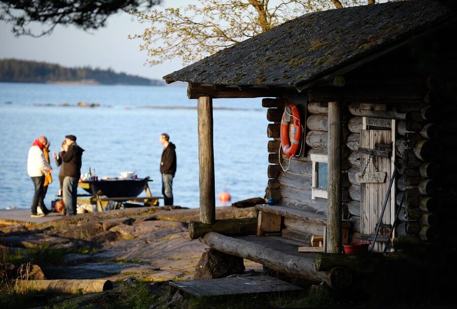 Helsinki: Archipelago RIB Boat Tour with BBQ Lunch and Sauna - Speed, spray, and a different view of Helsinki