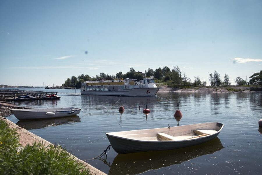 Helsinki: City Highlights 1.5-Hour Archipelago Cruise - Sun Deck, Indoor Windows, and the Boat Café