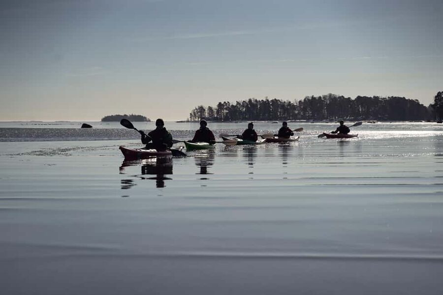 Helsinki: Winter Kayaking in Eastern Helsinki Archipelago - Two quiet hours through the winter archipelago