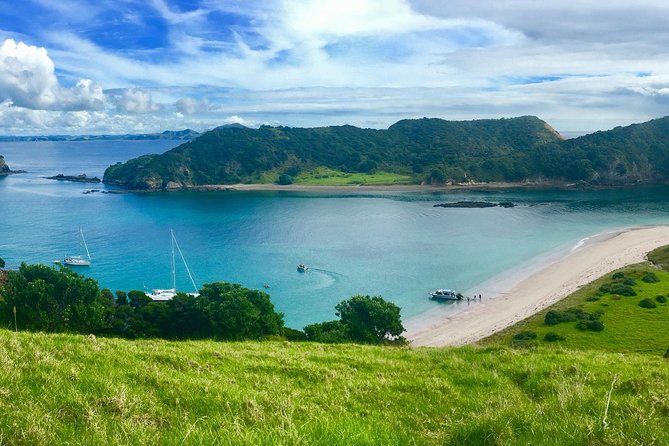 Hole in the Rock Cruise & Island Tour - with two island stopovers - Wildlife sightings are a welcome bonus