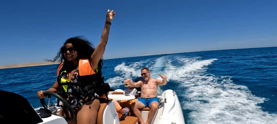 Hurghada: 3-Island Speedboat, Dolphin Watching & Snorkeling - Giftun Island and the first search for dolphins