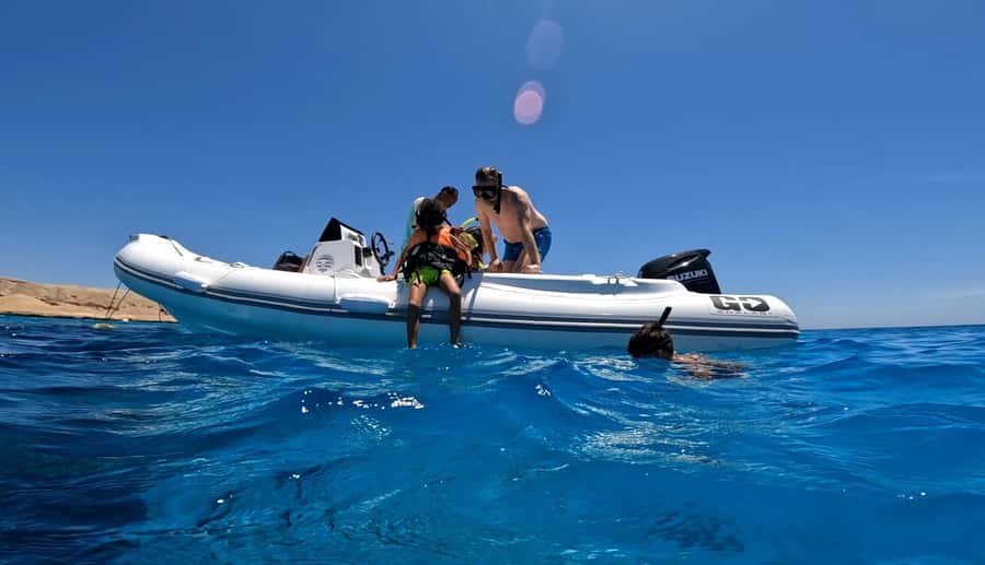 Hurghada: 4 Island Hopping Tour Dolphin, Snorkeling & Lunch - Nemo Island and a quieter hour ashore