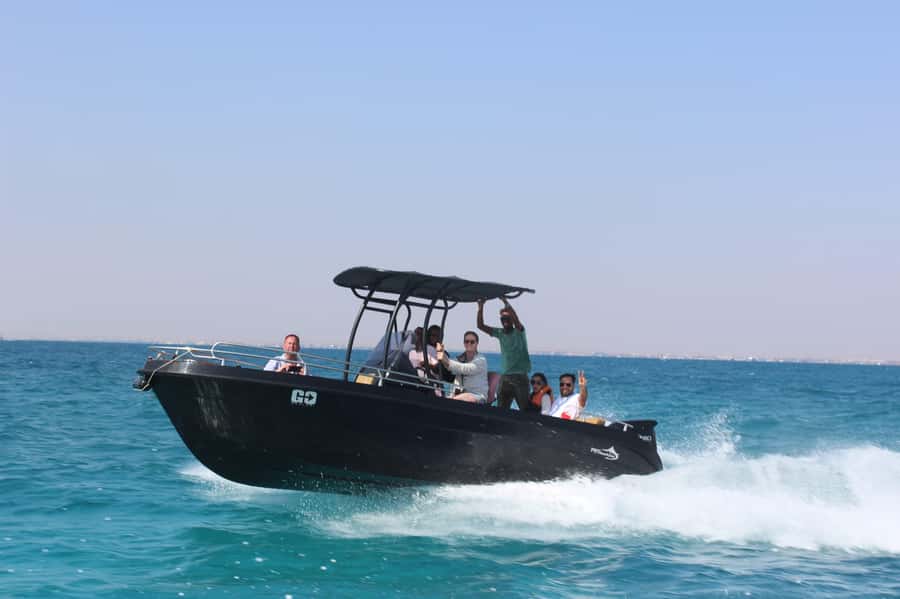 Hurghada: 6 Islands Tour with Dolphin Watching & Snorkelling - White Island and Juzur Abu Monqar are made for photos