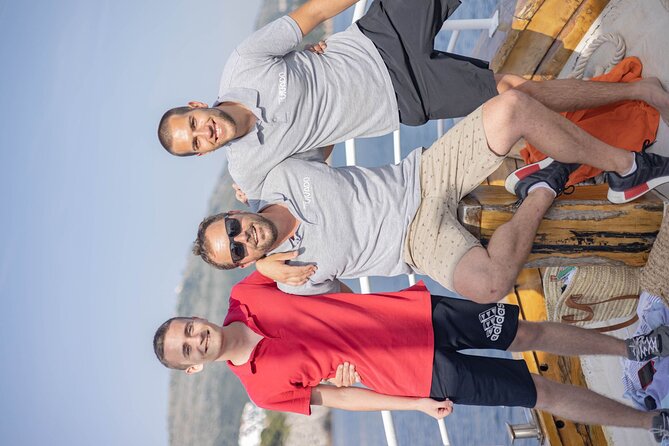 Island Hopping & City Walls Cruise with Food and Open Bar - Lunch, wine, and the open-bar details