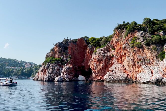 Island Hopping from Skiathos - The boat atmosphere: music, dancing and a lot of energy