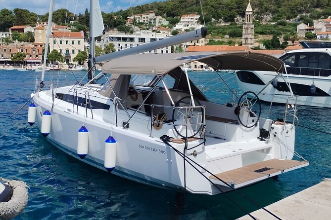 Islands Tour on Luxurious Jeanneau Sun Odyssey - Sipan, castle views, and island life