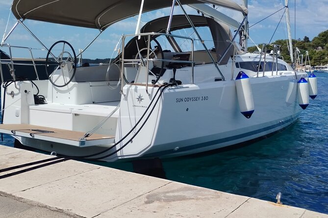 Islands Tour on Luxurious Jeanneau Sun Odyssey - What the boat service adds to the day