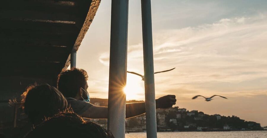 Istanbul: Princes' Islands Cruise w/Music, Lunch & Transfer - Lunch onboard, simple and practical