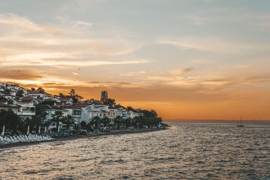 Istanbul: Princes' Islands Cruise w/Music, Lunch & Transfer - Kınalıada: a short first taste of island life
