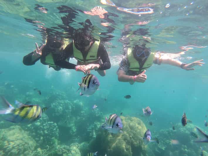 Ko Lanta: 4 Islands and Emerald Cave Day Tour by Speedboat - Koh Chueak: the first snorkeling stop