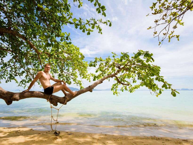 Ko Lanta: Amazing 4-Islands Snorkeling Day Trip w/ Lunch - Koh Kradan: buffet lunch beside a white beach