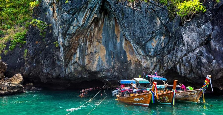 Ko Lanta: Emerald Cave and 4 Islands Tour by Longtail Boat - The guide and group experience