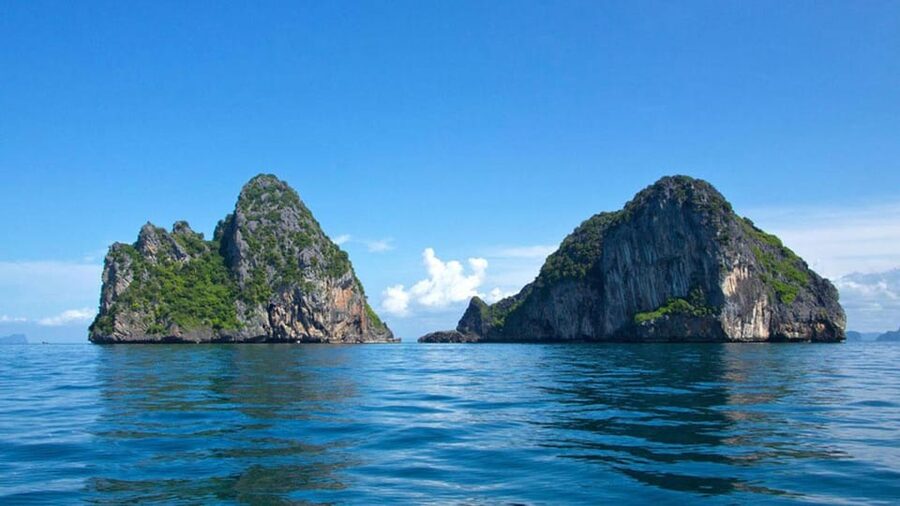 Ko Lanta: Emerald Cave and 4 Islands Tour by Longtail Boat - Who should book this tour?