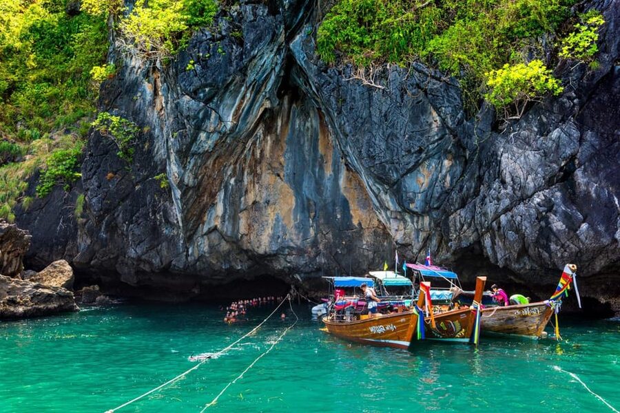 Ko Lanta: Emerald Cave and 4 Islands Tour by Longtail Boat - Koh Chueak: your first hour in the water