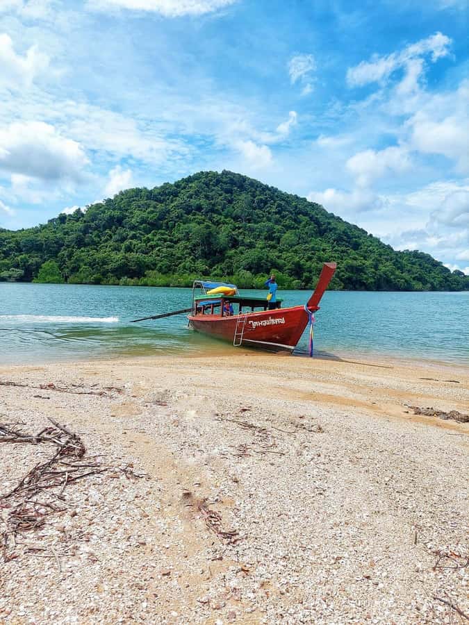 Ko Lanta: Full-Day Mangrove Kayaking 2Islands 2Caves 2 Kayak - Beach time and kayaking around Koh Talabeng