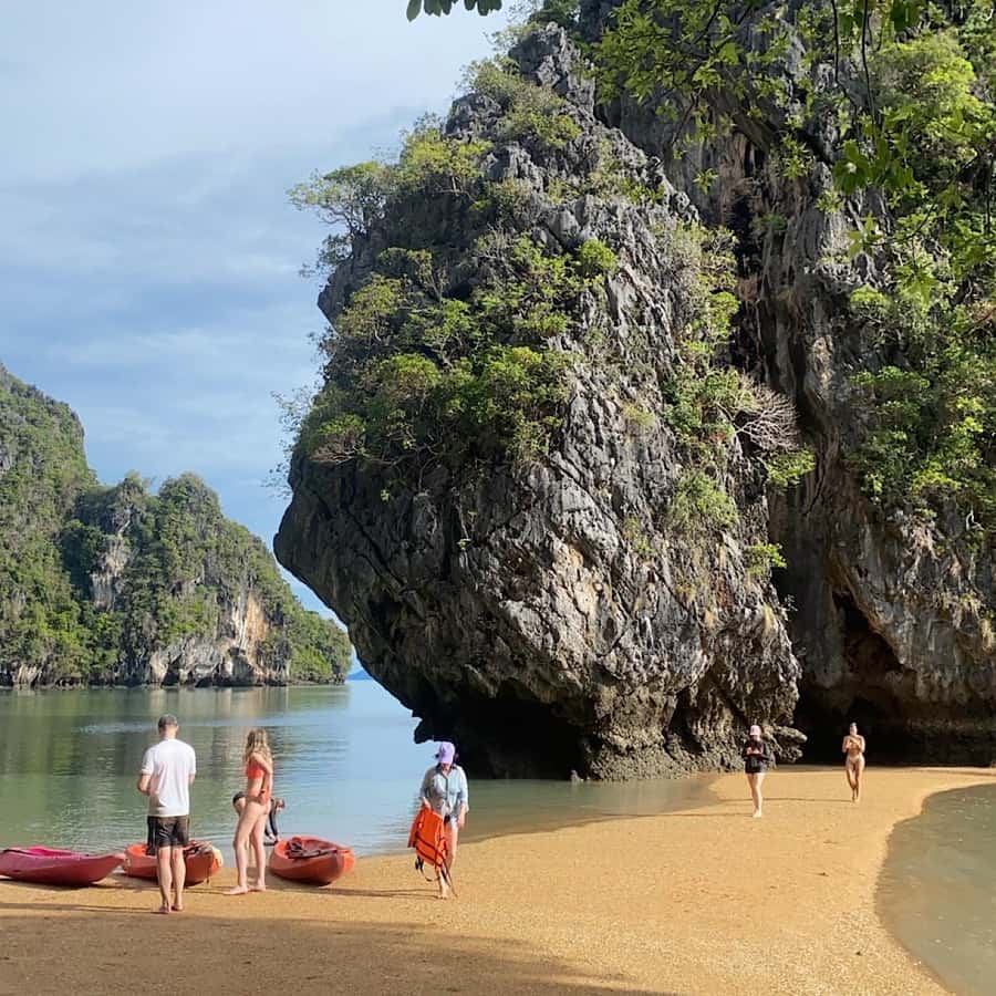 Ko Lanta: Full-Day Mangrove Kayaking 2Islands 2Caves 2 Kayak - Lunch at a mangrove seafood restaurant