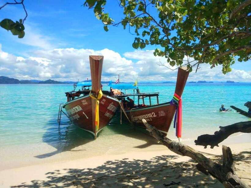 Ko Lanta: Unique 4-Island Long-Tail Snorkeling Tour w/ Lunch - Koh Ngai: lunch on the sand