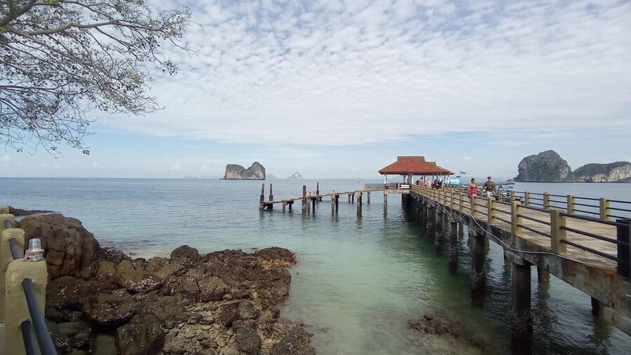 Koh Lanta: 4 Islands and Emerald Cave Tour by Longtail Boat - Who should book this trip?