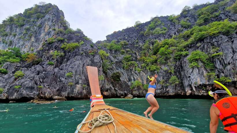 Koh Lanta: 4 Islands, Emerald Cave & Koh Kradan by Longtail - Ko Chueak or Ko Maa: the first snorkeling stop