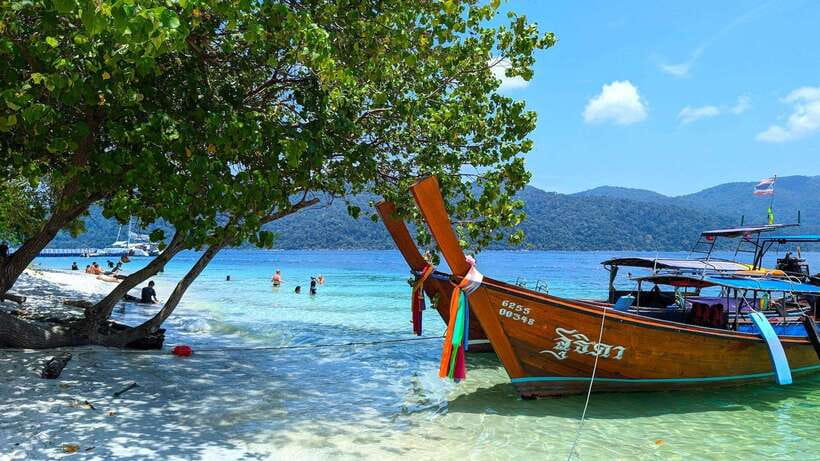Koh Lipe: Island Hopping by Private Longtail Boat w/ Snorkel - Koh Ra Wi offers the classic beach break