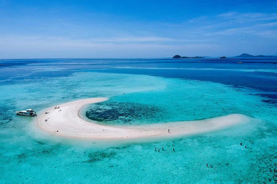 Komodo Island: Komodo Dragons & Islands Day Tour - What is included, and what costs extra
