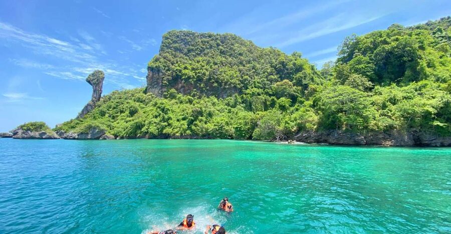 Krabi 4 Island One Day Tour by Speed boat or Longtail boat - Choosing between a speedboat and a longtail boat