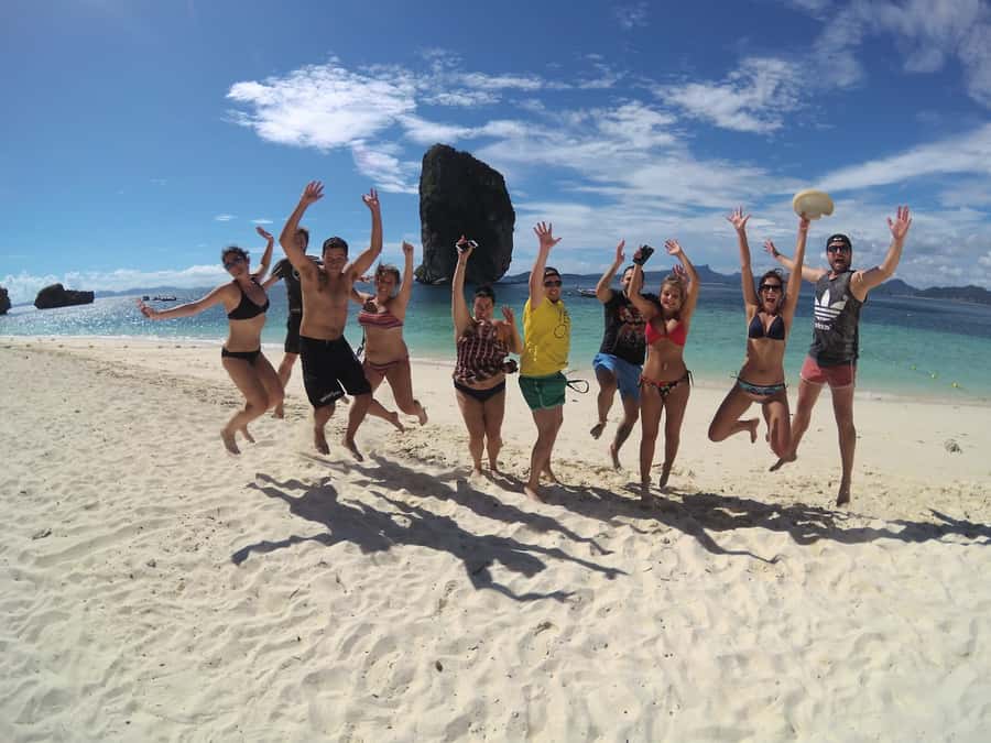 Krabi: 4 Island Sunset Small Group Tour with Night Snorkel - Poda Island turns lunch into a beach picnic