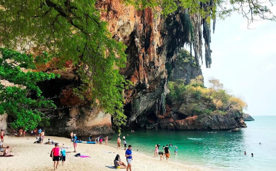 Krabi: 4 Island Whirlwind Tour with Caves, Sandbars & Reefs - Poda Island lunch and the longest beach stop