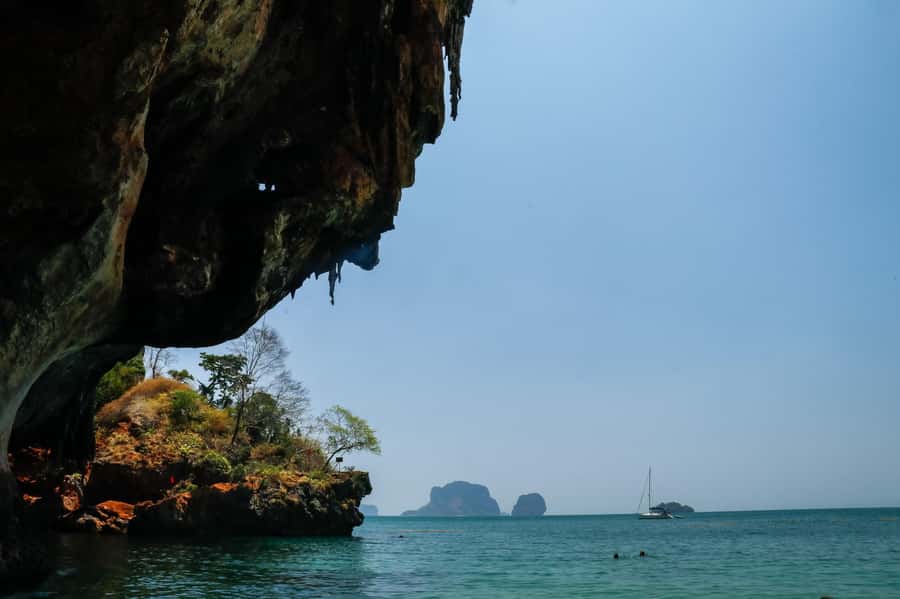 Krabi: 4 Islands Day Tour by Speedboat or Longtail Boat - What the crew and organization add