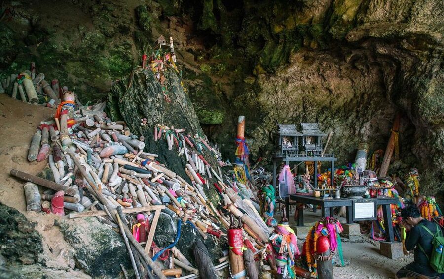 Krabi: 4 Islands & Krabi's Separated Sea Longtail Boat Tour - Crowds, timing, and the mass-tourism question