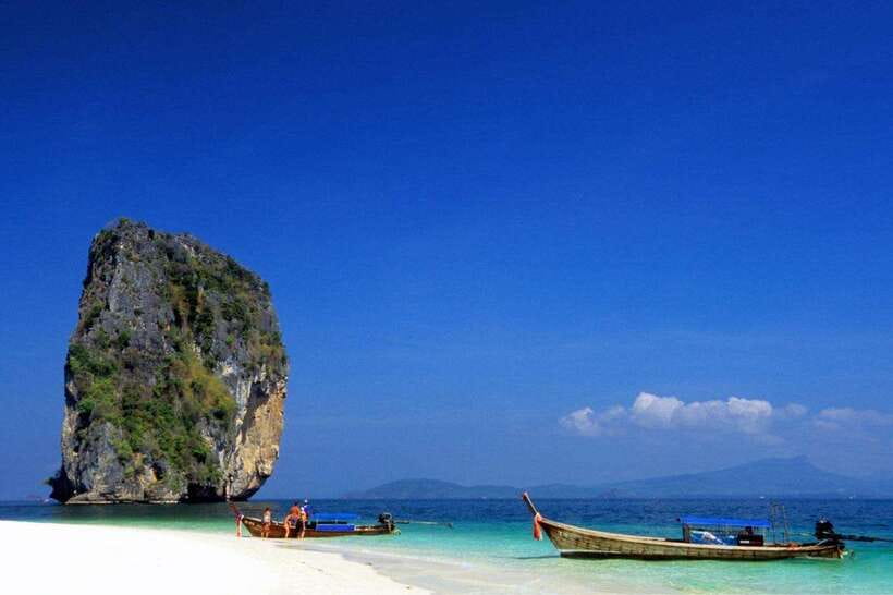 Krabi: 4 Islands Tour by Speedboat with Lunch and Snorkeling - Chicken Island and its famous rock shape