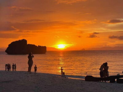 7 Islands Sunset Hopping Cruise with BBQ & Plankton