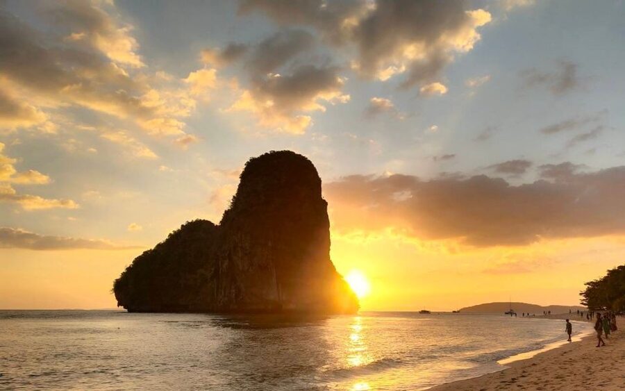 Krabi: 7 Islands Sunset Hopping Cruise with BBQ & Plankton - Food, drinks, and guide service