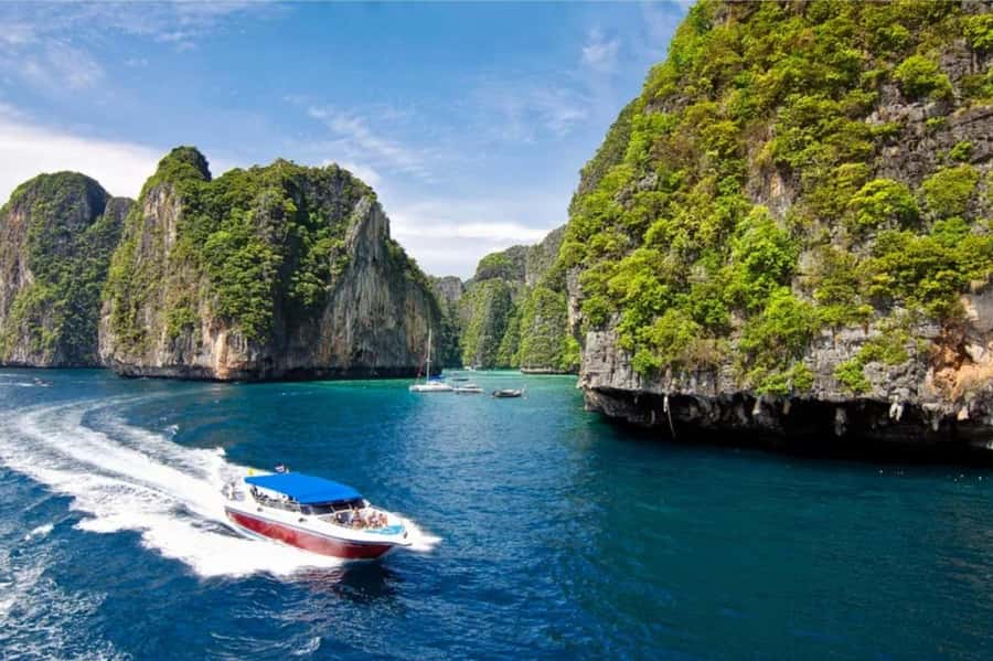 Krabi: 7 Islands Tour with Sunset and Plankton by Speedboat - Chicken Island brings the famous photo stop