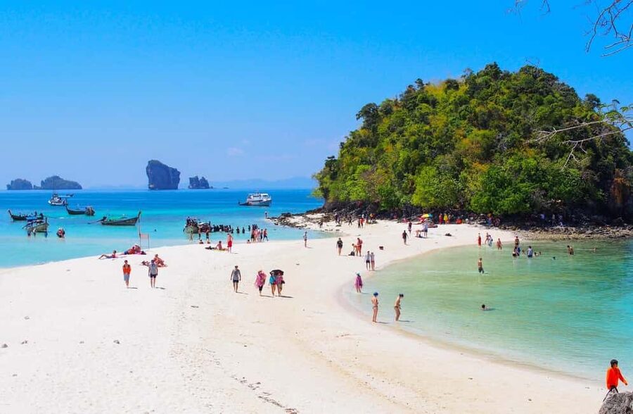 Krabi: Early Bird 4 Islands Snorkel Tour by Longtail Boat - Ko Poda, the day’s main beach break