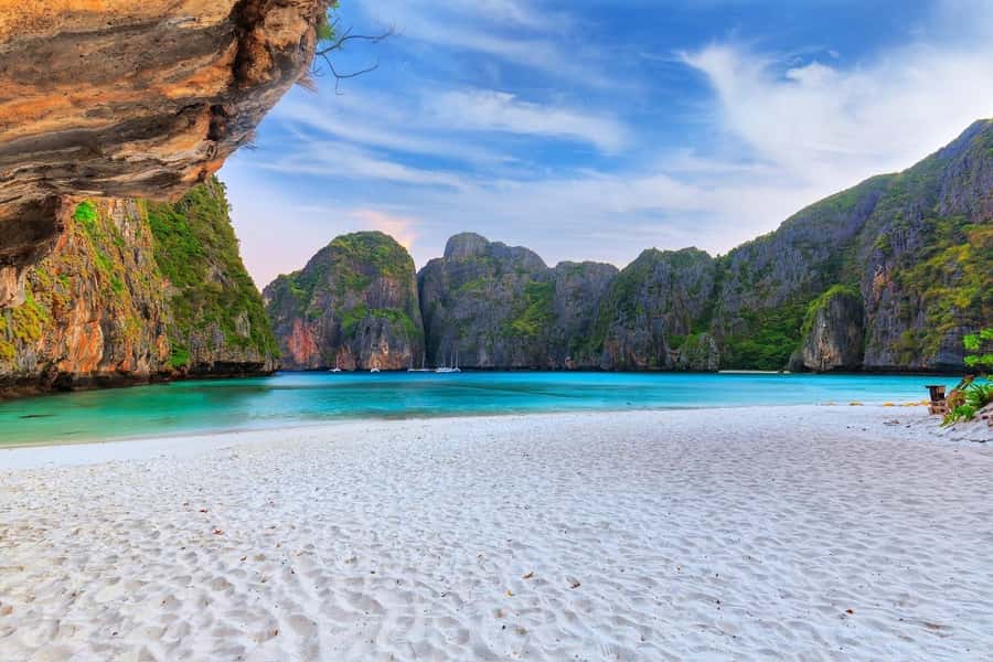 Krabi: Early Bird Phi Phi, Maya & 4 Islands Speedboat Tour - Railay Beach gives you a quick first look
