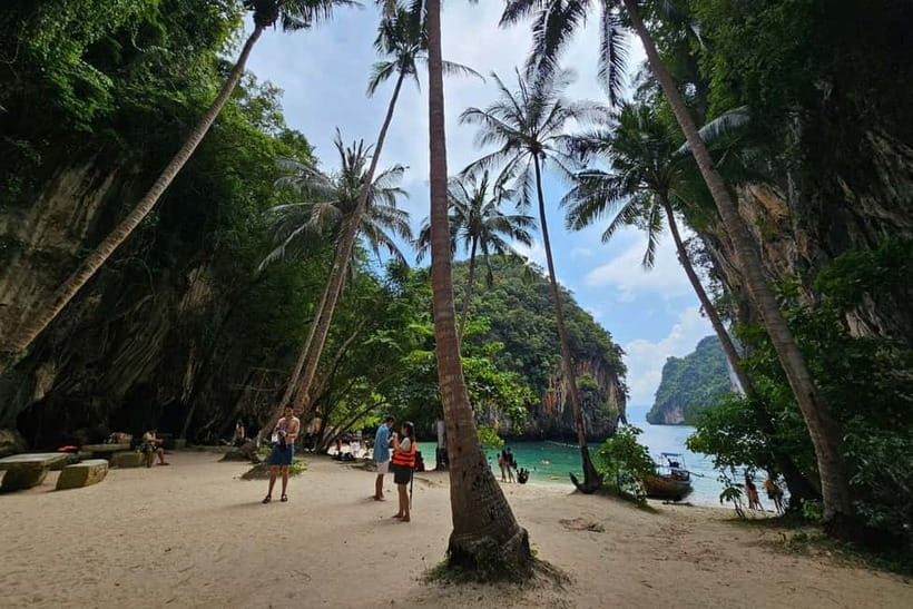 Krabi: Hong Island & 4 Islands Day Trip by Neptune Speedboat - Lao Lading: a gentle first stop